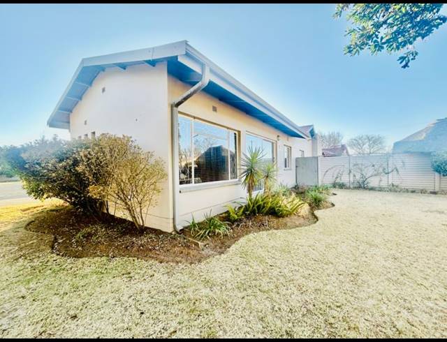 4 BEDROOM HOUSE FOR SALE IN VANDERBIJLPARK SW 1